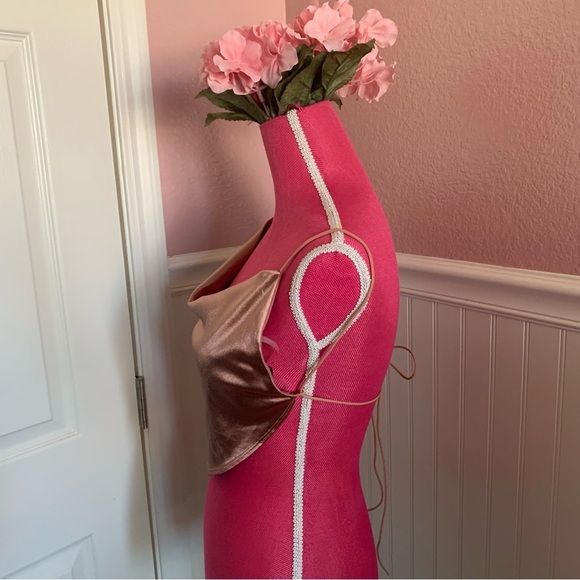 👗NWT Rose Gold WIndsor Bandana Top, Cowl Neck, Tie Closure in Back, size Med - Picture 4 of 8